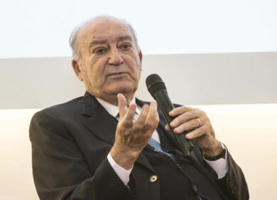 “Meloni? Deve adattarsi a governare. Non è la benzina a dire se è brava”