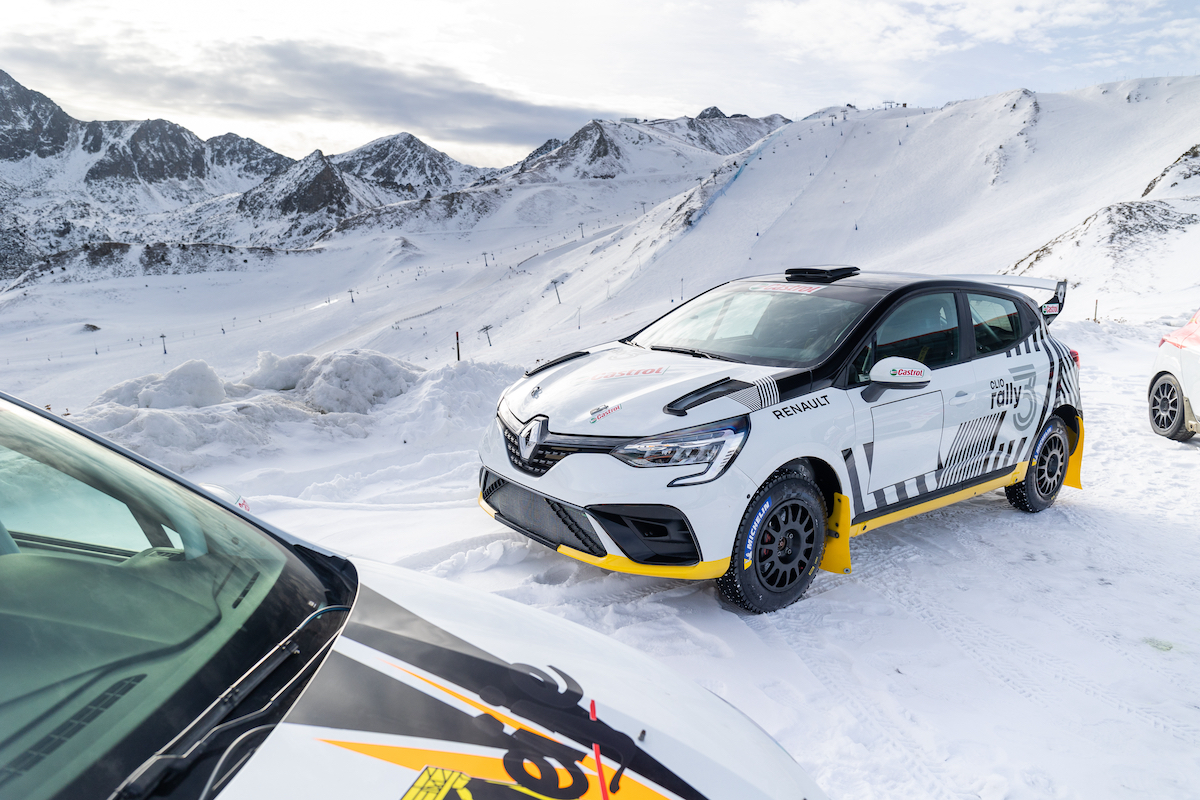 Renault svela la nuova Clio Rally 3 a quattro ruote motrici Renault svela la nuova Clio Rally 3 a quattro ruote motrici