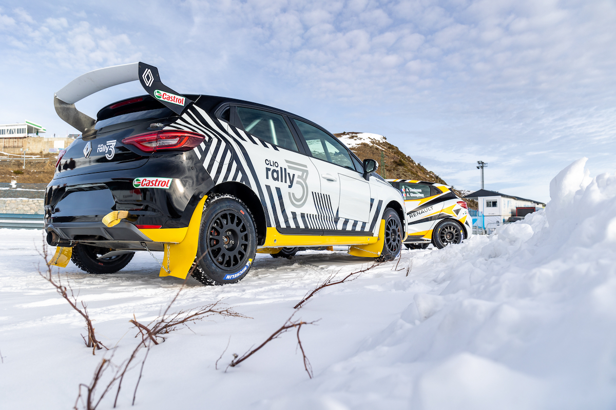 Renault svela la nuova Clio Rally 3 a quattro ruote motrici Renault svela la nuova Clio Rally 3 a quattro ruote motrici