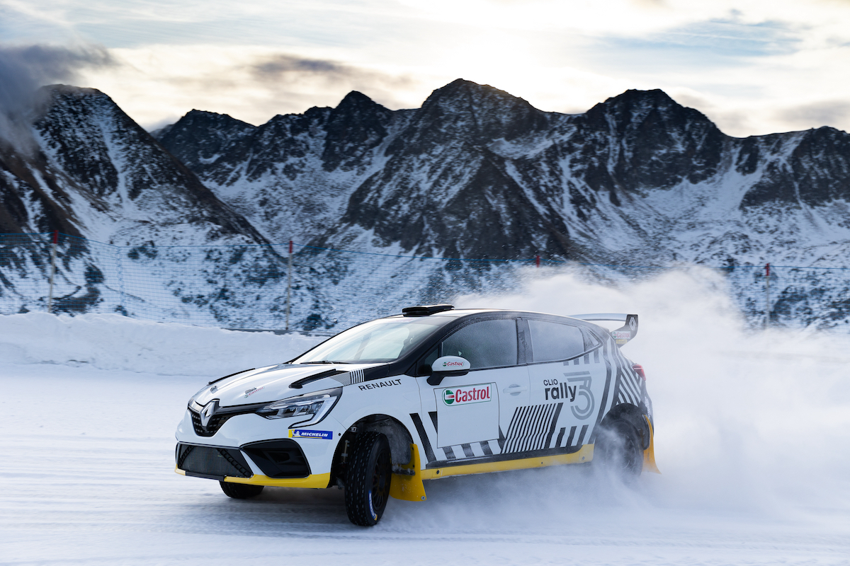 Renault svela la nuova Clio Rally 3 a quattro ruote motrici Renault svela la nuova Clio Rally 3 a quattro ruote motrici