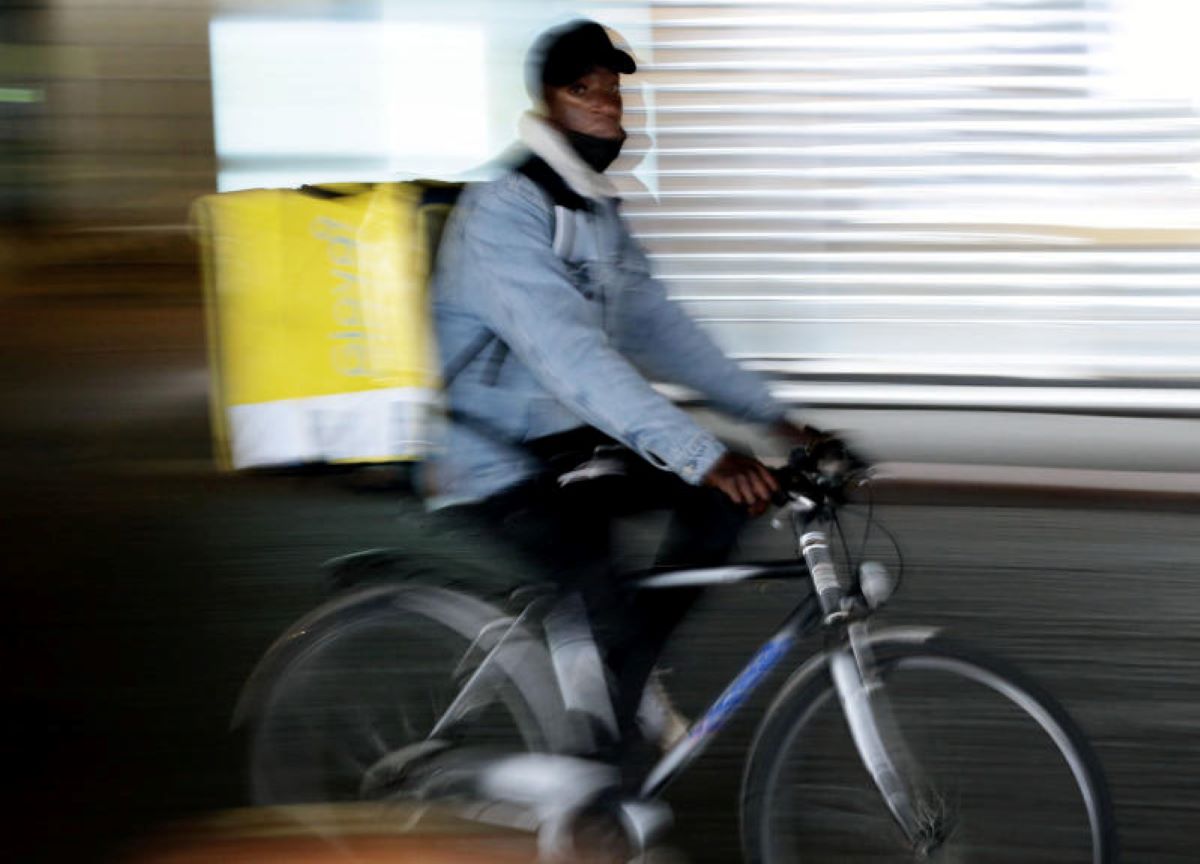 Roma, arrivano le aree di sosta per i rider. Pratelli: “Segnale importante” Roma, arrivano le aree di sosta per i rider. Pratelli: “Segnale importante”