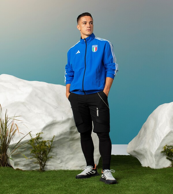 Italia, nuova maglia adidas “di marmo” (tutti i segreti) con Del Piero-Blanco