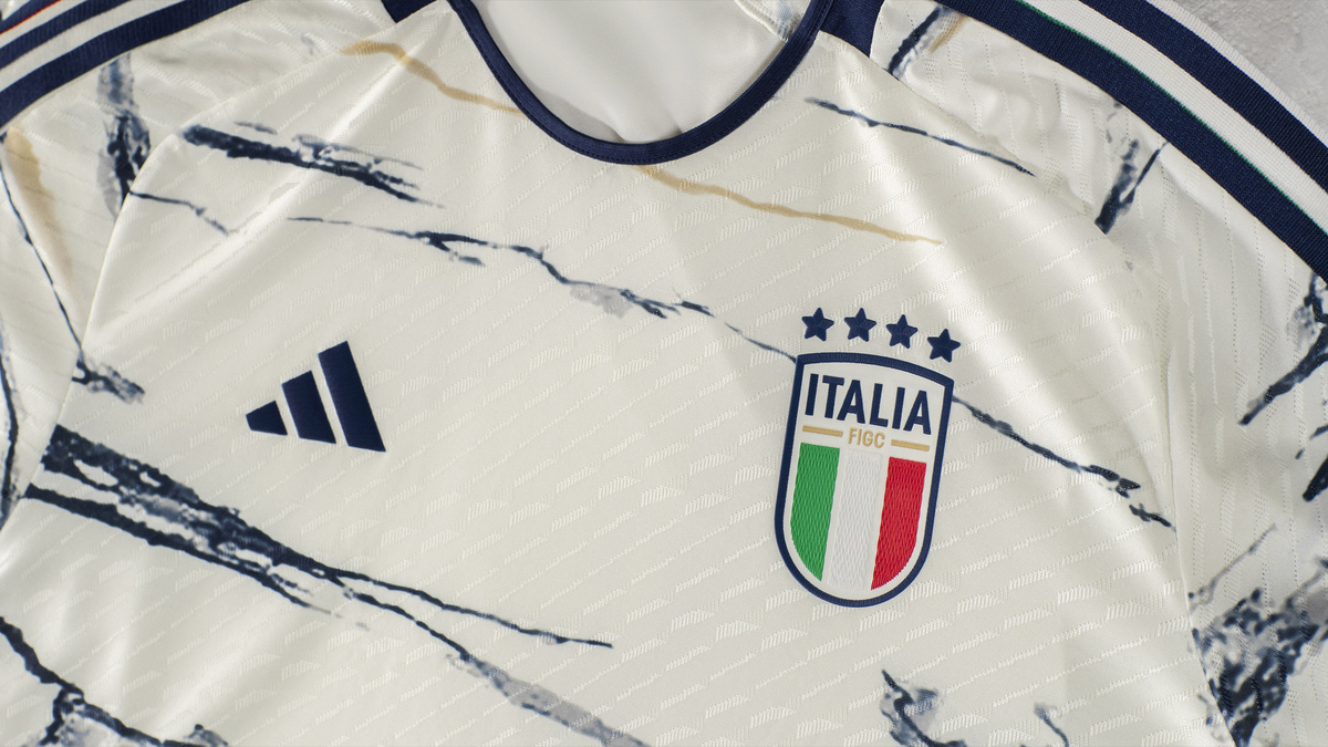 Italia, nuova maglia adidas “di marmo” (tutti i segreti) con Del Piero-Blanco