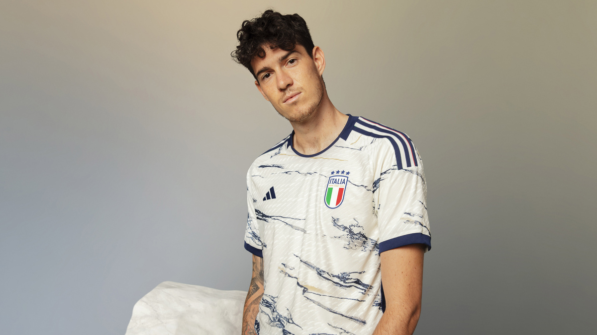 Italia, nuova maglia adidas “di marmo” (tutti i segreti) con Del Piero-Blanco