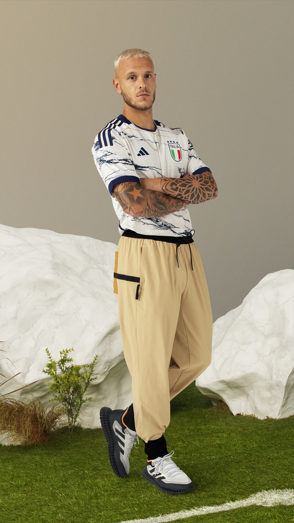 Italia, nuova maglia adidas “di marmo” (tutti i segreti) con Del Piero-Blanco