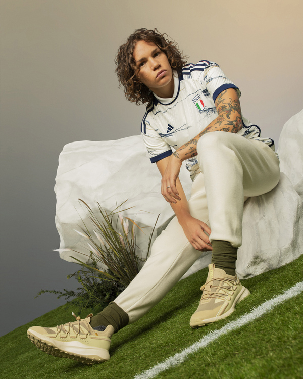 Italia, nuova maglia adidas “di marmo” (tutti i segreti) con Del Piero-Blanco