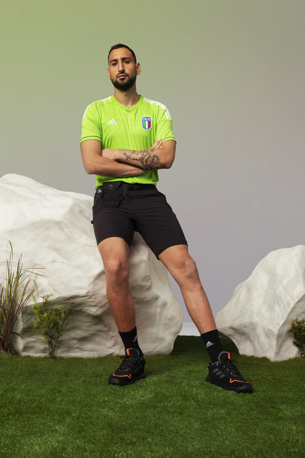 Italia, nuova maglia adidas “di marmo” (tutti i segreti) con Del Piero-Blanco