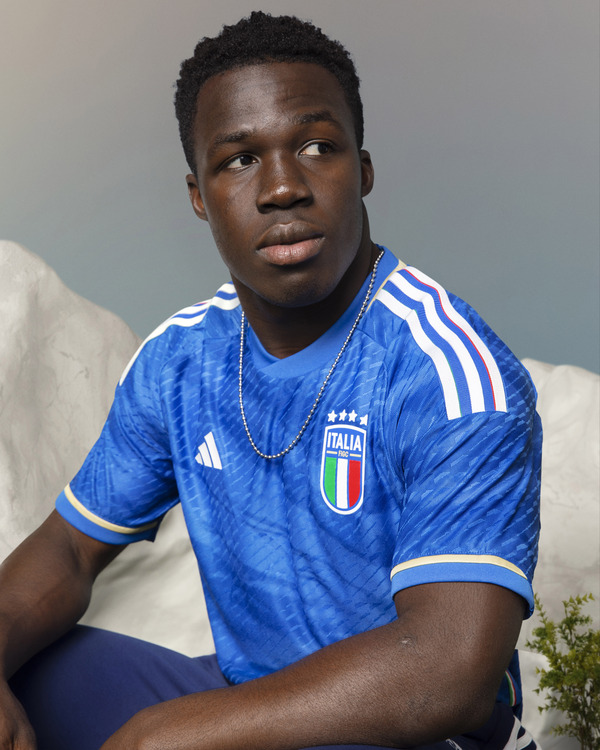 Italia, nuova maglia adidas “di marmo” (tutti i segreti) con Del Piero-Blanco