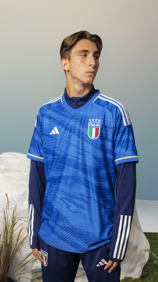 Italia, nuova maglia adidas “di marmo” (tutti i segreti) con Del Piero-Blanco