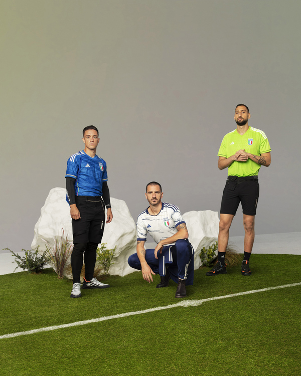 Italia, nuova maglia adidas “di marmo” (tutti i segreti) con Del Piero-Blanco