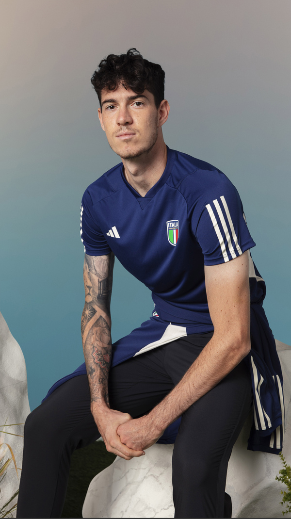 Italia, nuova maglia adidas “di marmo” (tutti i segreti) con Del Piero-Blanco