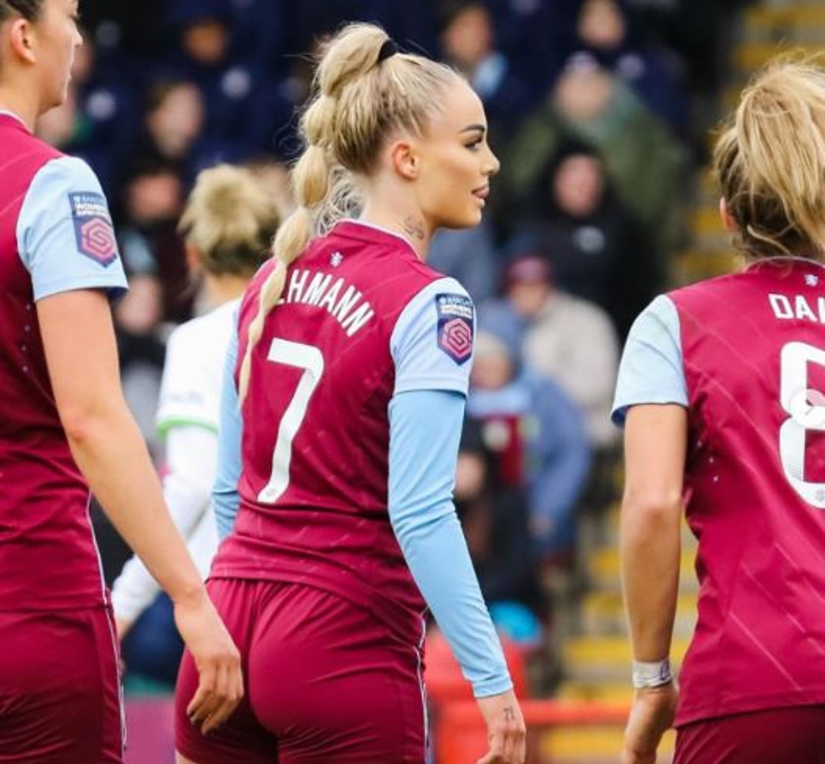 Alisha Lehmann, curve da paura. Chi è la nuova star del calcio e dei social
