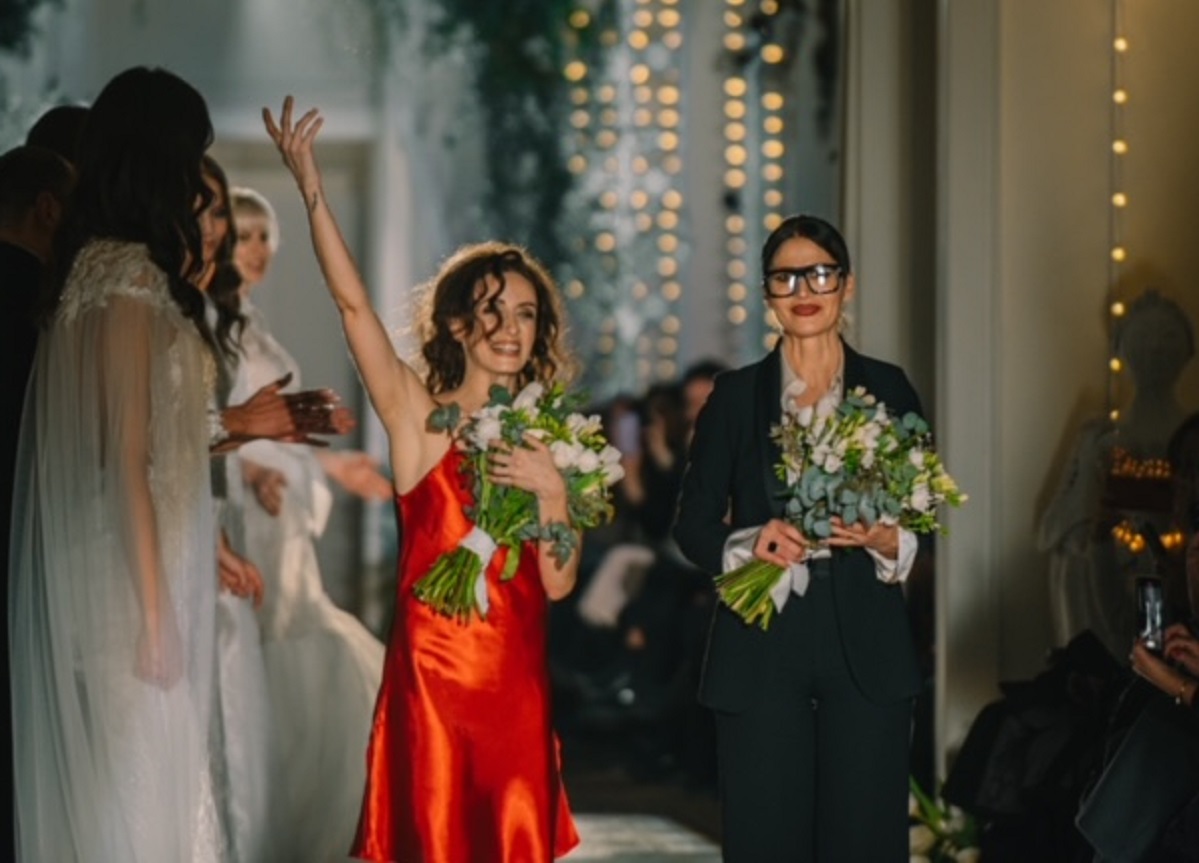 La sposa di Carmela Comes sfila a Milano. FOTO La sposa di Carmela Comes sfila a Milano. FOTO