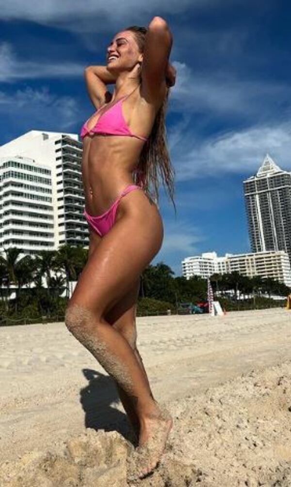 Alisha Lehmann, curve da paura. Chi è la nuova star del calcio e dei social