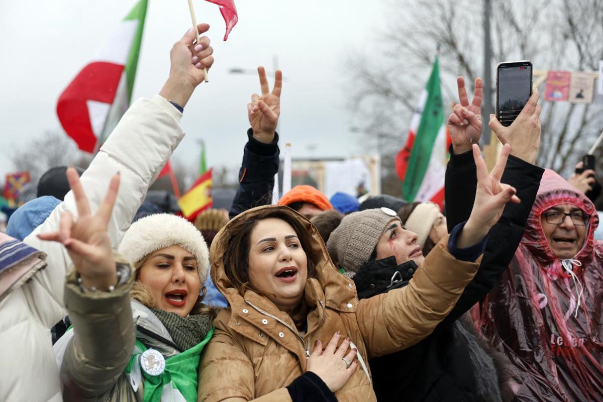 Terrorismo, droga e stupri: “Non solo Iran, i Pasdaran minacciano anche l’Ue” Terrorismo, droga e stupri: “Non solo Iran, i Pasdaran minacciano anche l’Ue”