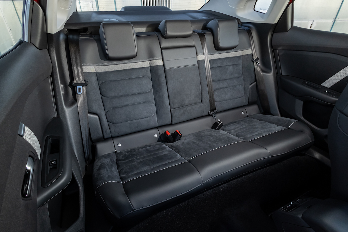 Citroen nuova e-C4 X e nuova C4 X sfidano le regole dell’eleganza