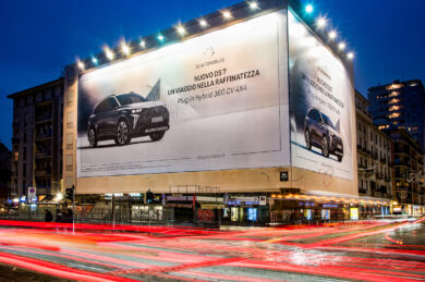 Nuova DS 7, maxi-affissione su Palazzo Cantore a Milano
