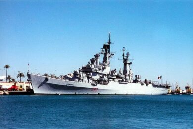 Taranto, la nave Vittorio Veneto carica di amianto al porto è un rischio