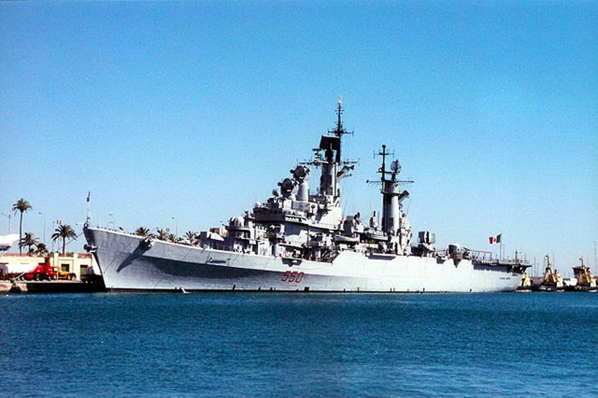 Taranto, la nave Vittorio Veneto carica di amianto al porto è un rischio Taranto, la nave Vittorio Veneto carica di amianto al porto è un rischio