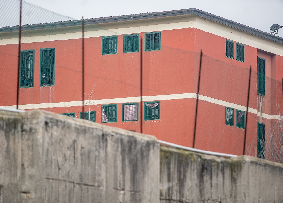 Beccaria, a fuoco un materasso: quattro agenti intossicati Beccaria, a fuoco un materasso: quattro agenti intossicati