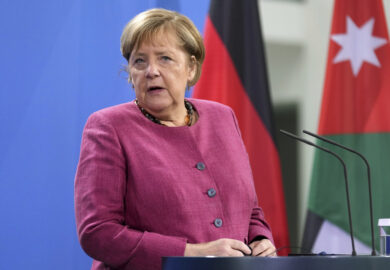 Angela Merkel, processo alla storia davanti a una giuria popolare: Colpevole?