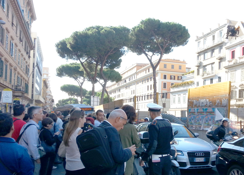 Roma nel caos: ferma la Metro A tra Termini e Battistini: giù la linea aerea