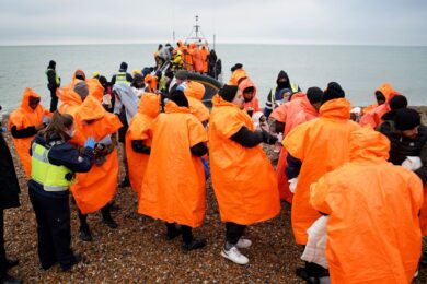 Migranti, Piantedosi “Presto una missione in Libia”. Ong in arrivo a La Spezia