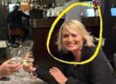 Vino, il ministro dell’Agricoltura smaschera la Viola: “Perché lo beve?”