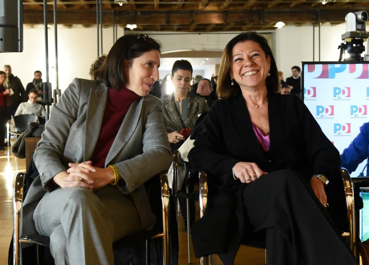 Boschi contro Schlein, guerra tra zarine: vince ancora l’usato sicuro della Sx Boschi contro Schlein, guerra tra zarine: vince ancora l’usato sicuro della Sx