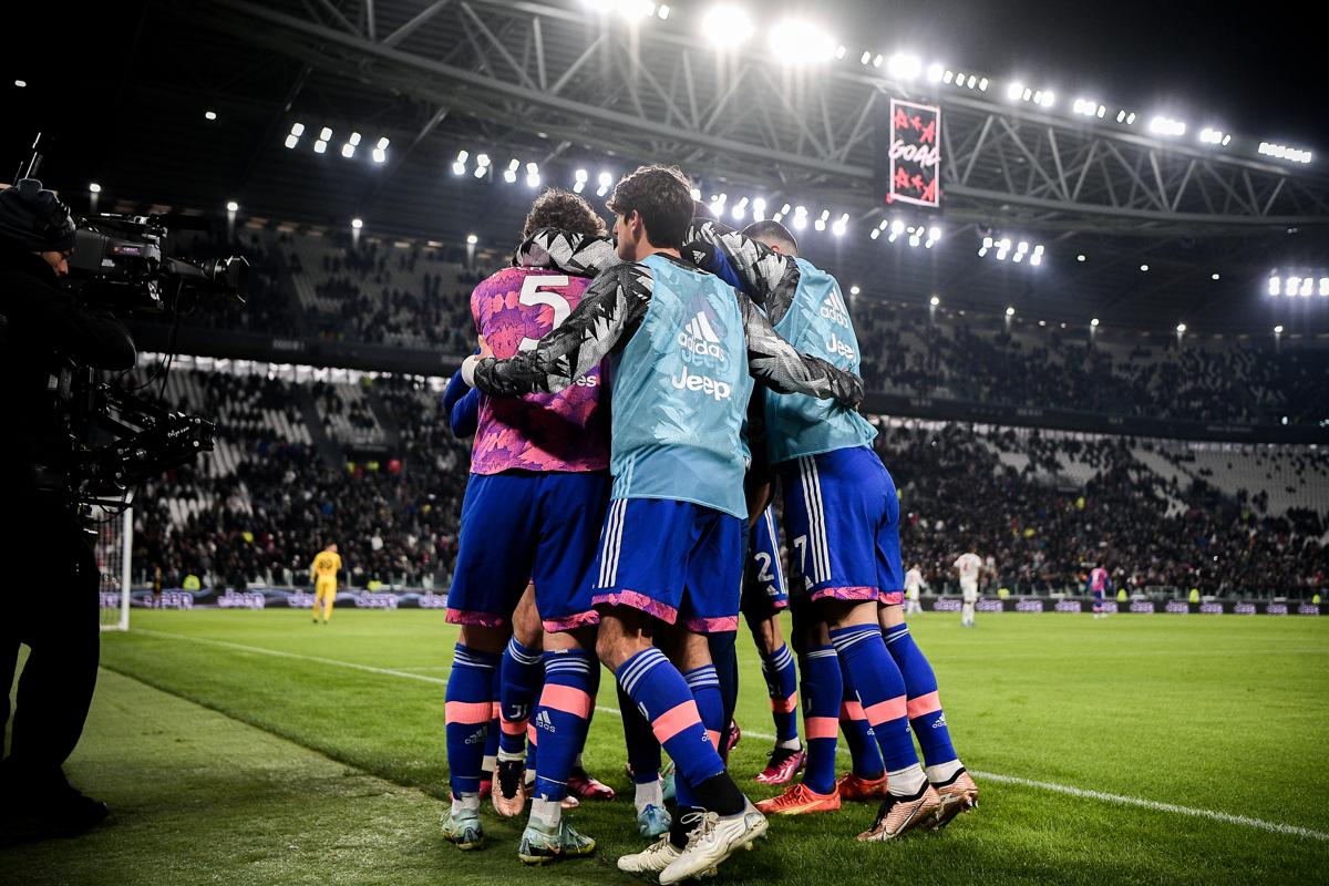 Chiesa-Real Madrid e Vlahovic-Barcellona: calciomercato, ora la Juventus è sotto ‘attacco’ Chiesa-Real Madrid e Vlahovic-Barcellona: calciomercato, ora la Juventus è sotto ‘attacco’