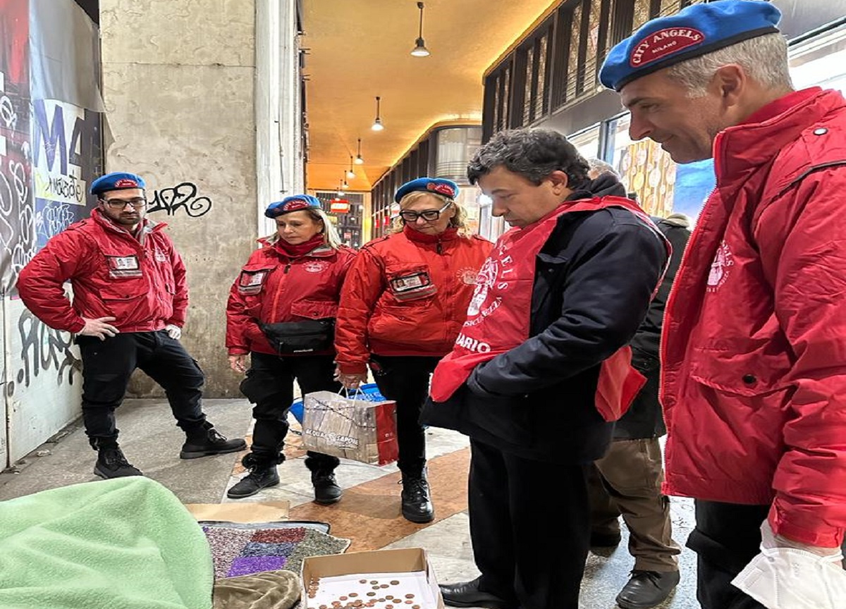 Notte della solidarietà: City Angels e Ferraro per i clochard di Milano. FOTO Notte della solidarietà: City Angels e Ferraro per i clochard di Milano. FOTO