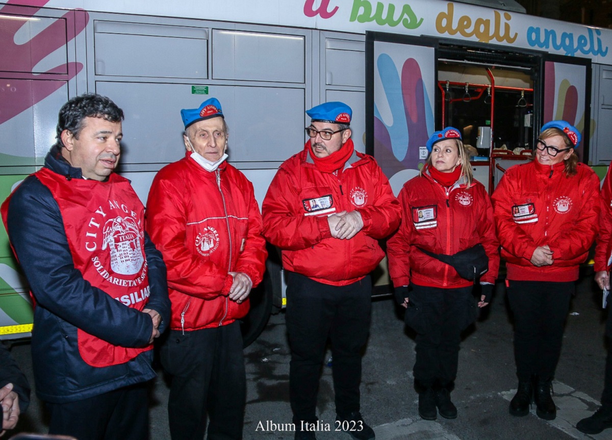 Notte della solidarietà: City Angels e Ferraro per i clochard di Milano. FOTO Notte della solidarietà: City Angels e Ferraro per i clochard di Milano. FOTO