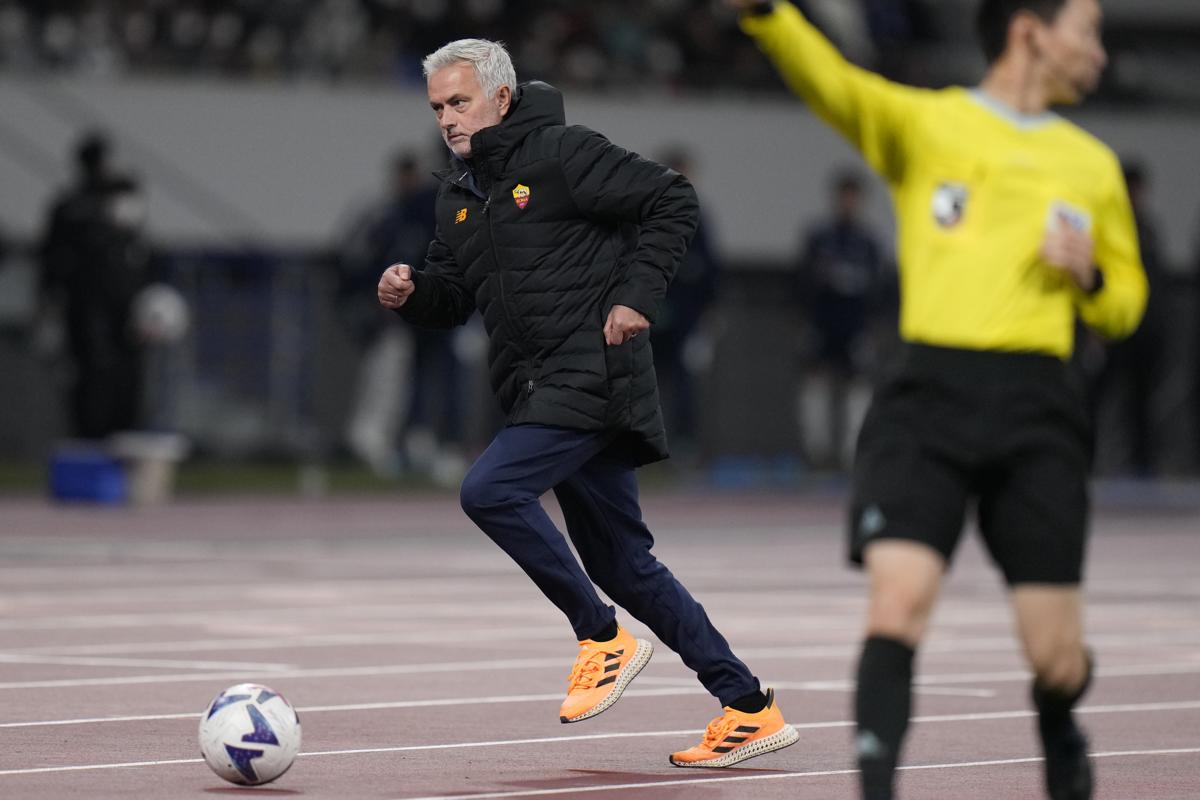Calcio, Josè Mourinho compie 60 anni. Gli auguri della Roma e della Uefa