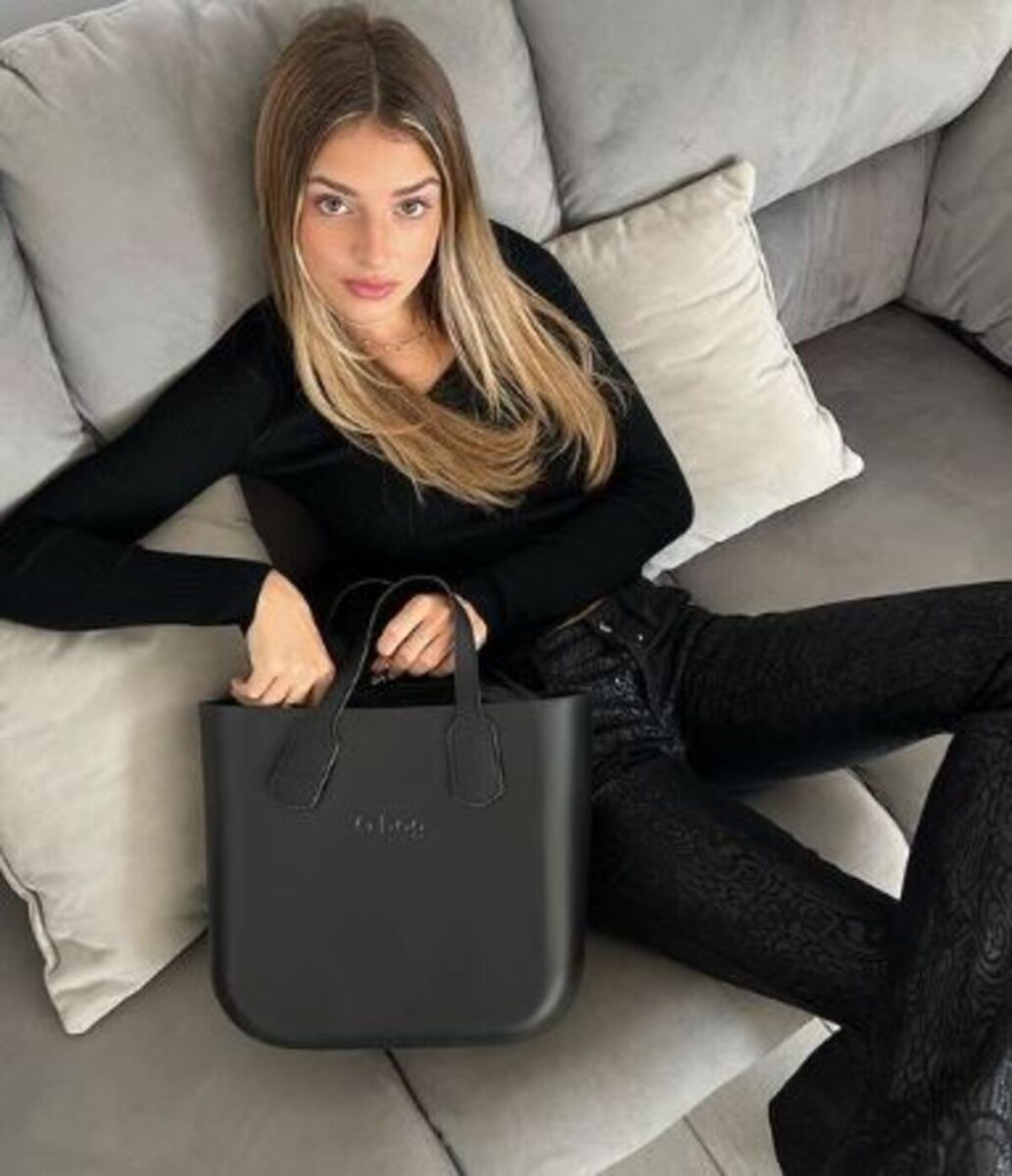 Chi è Elisa Barranu, la misteriosa ragazza finita sui social di Boldi e poi rimossa