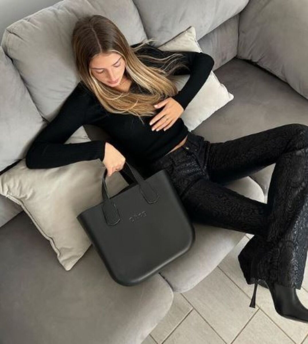 Chi è Elisa Barranu, la misteriosa ragazza finita sui social di Boldi e poi rimossa