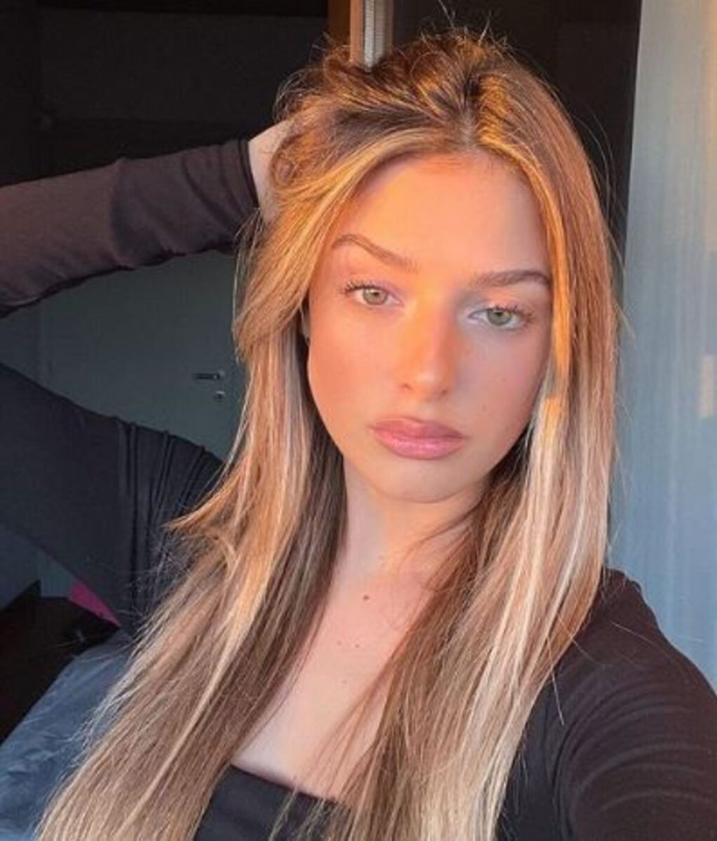 Chi è Elisa Barranu, la misteriosa ragazza finita sui social di Boldi e poi rimossa