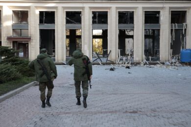 Ucraina, esplosioni vicino a Zaporizhzhia. “Biden non vuole fine della guerra”