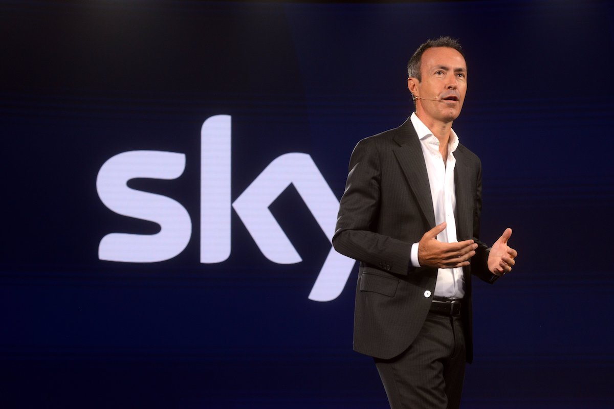 Sky, calano ricavi (-11,5%) e pubblicità. Ma crescono gli abbonati Sky, calano ricavi (-11,5%) e pubblicità. Ma crescono gli abbonati