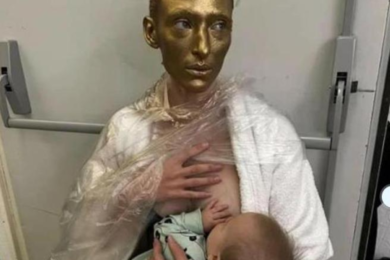 Chi è Maggie Maurer, la modella che allatta nel backstage. La foto è virale