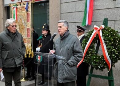Giorno della Memoria, corone davanti all’ex Albergo Regina di Milano