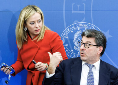 Il govermo Meloni umilia i bambini senza un genitore. E se ne frega!