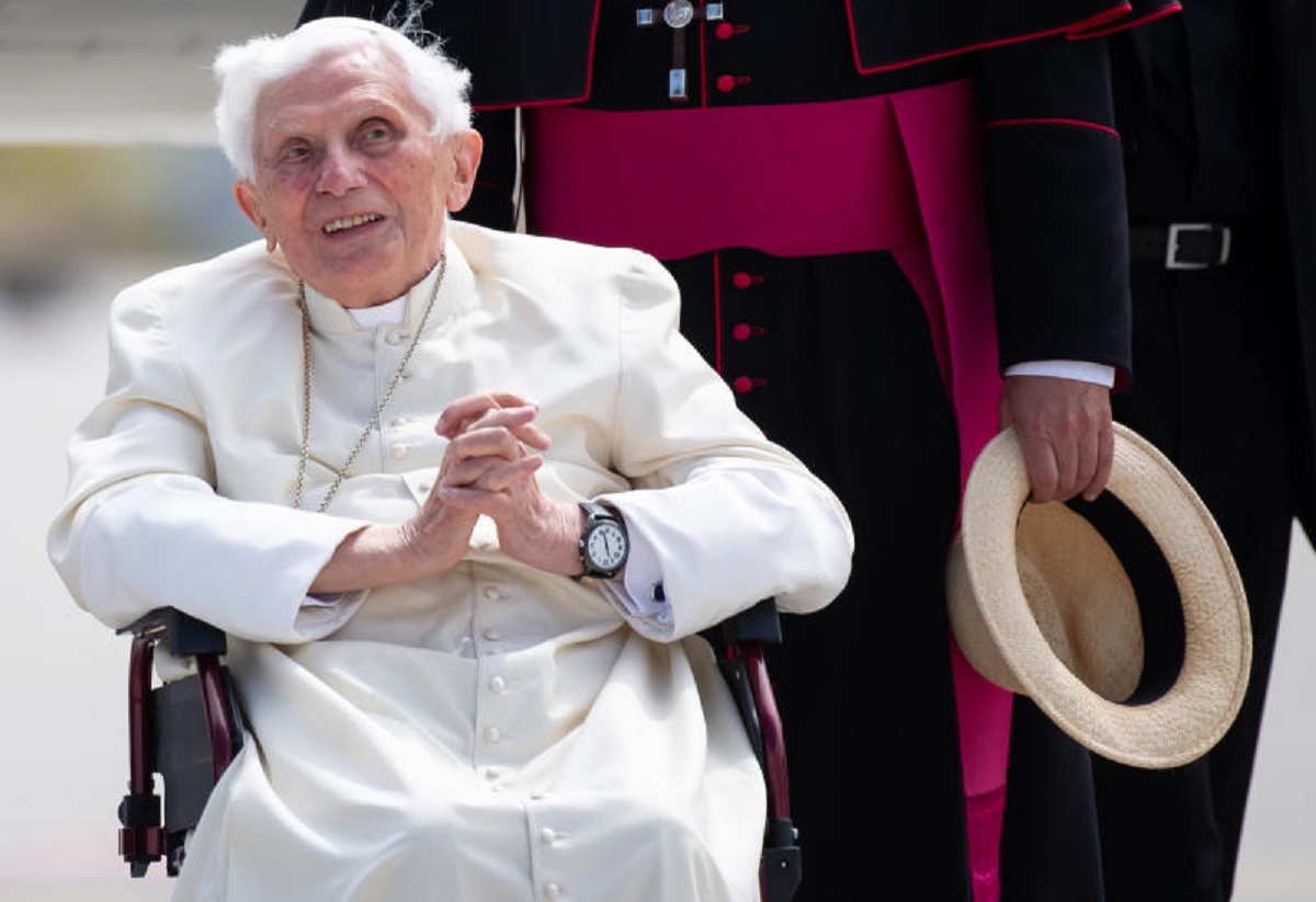 Ratzinger, confessioni sulle dimissioni: “Via per l’insonnia, non dormivo più” Ratzinger, confessioni sulle dimissioni: “Via per l’insonnia, non dormivo più”