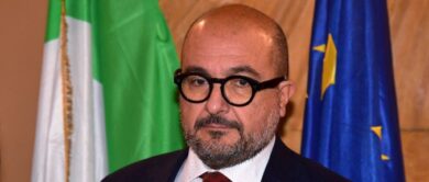 Sangiuliano fa troppo ‘o professore e poco il ministro della Cultura