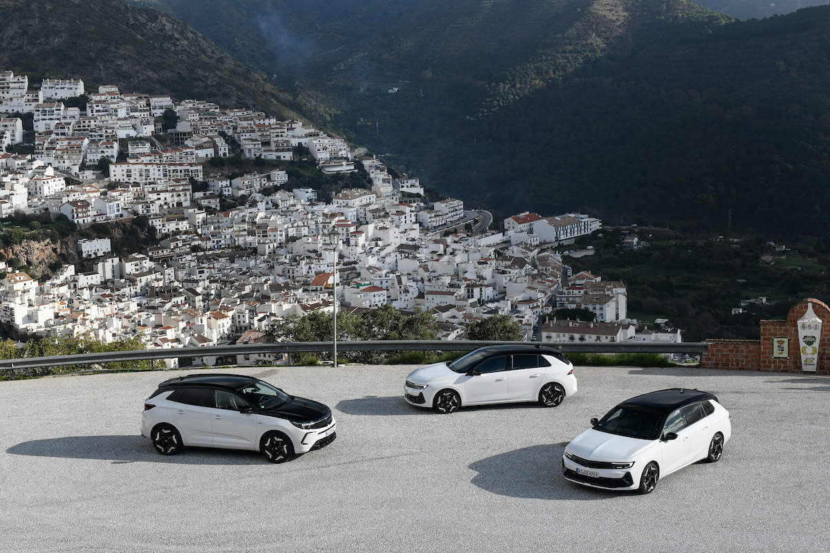 La storica sportività Opel GSe è ora ibrida plug-in