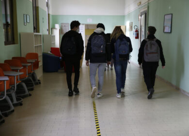 “I minuti passavano e i soccorsi non arrivavano”. Bimba in ipotermia a scuola