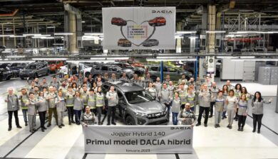 Dacia, iniziata pa produzione del primo Jogger Hybrid 140