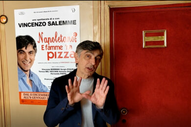 Salemme da record a teatro con “Napoletano? E famme ‘na pizza”. Numeri boom