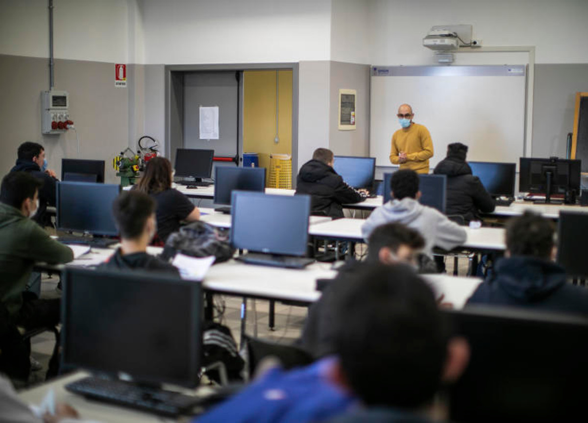 Relazione tra prof e studentessa 15enne. “Amore vero”, il giudice archivia Relazione tra prof e studentessa 15enne. “Amore vero”, il giudice archivia