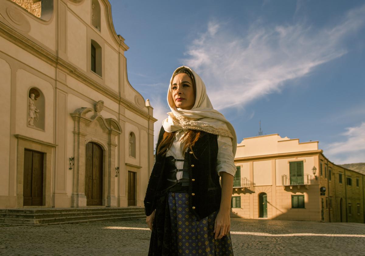 Galleria foto 'Claudia Rizzo ci “invita al viaggio” nella sua Sicilia con Senza Sciatu' - foto 1