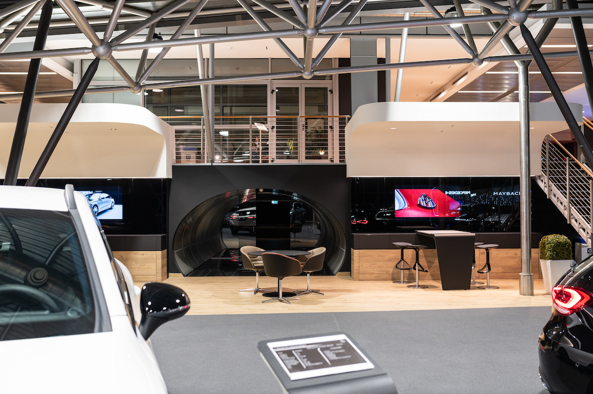 Mercedes, gli show room si trasformano in point of Experience